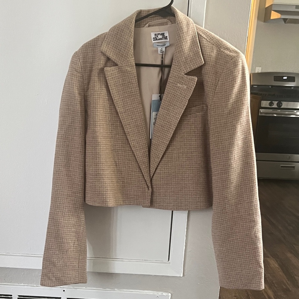 Chic Tan Checkered Cropped Blazer